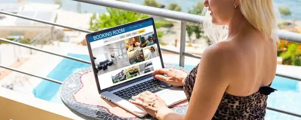 woman booking online woman booking online